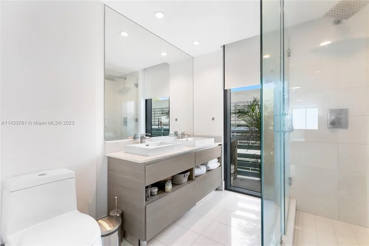 Icon Bay #601 image #15