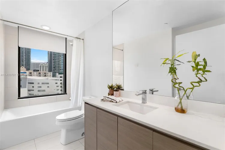 Icon Bay #601 image #20