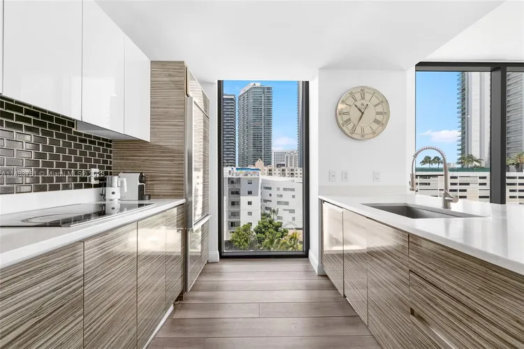 Icon Bay #601 image #8