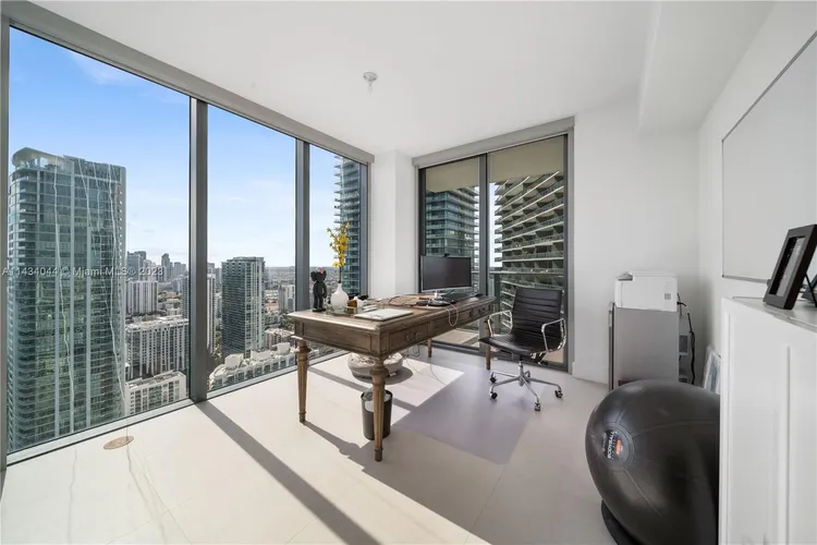 One Paraiso #4401 image #10