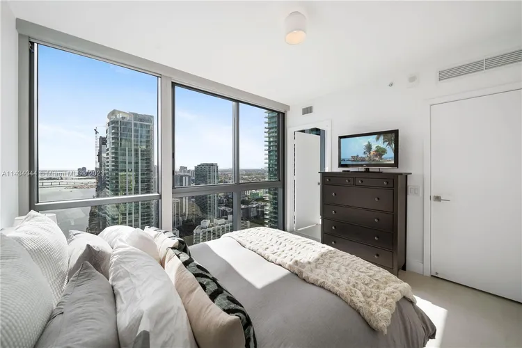 One Paraiso #4401 image #13