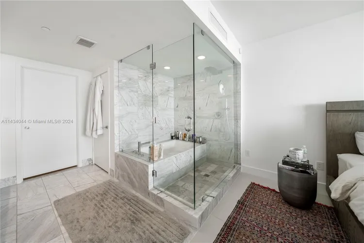 One Paraiso #4401 image #18