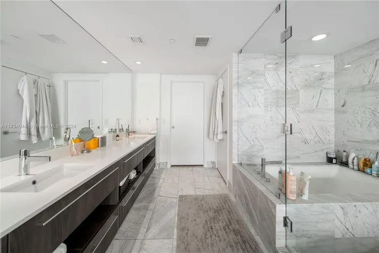 One Paraiso #4401 image #19