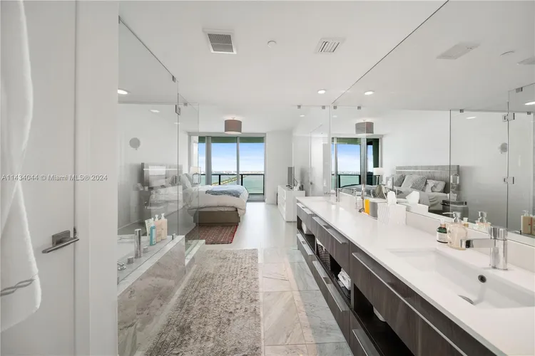 One Paraiso #4401 image #20