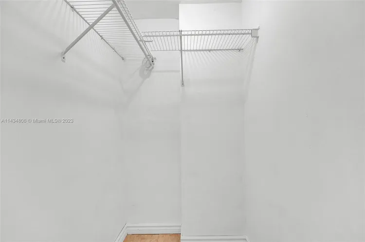 BISCAYA #116 image #10