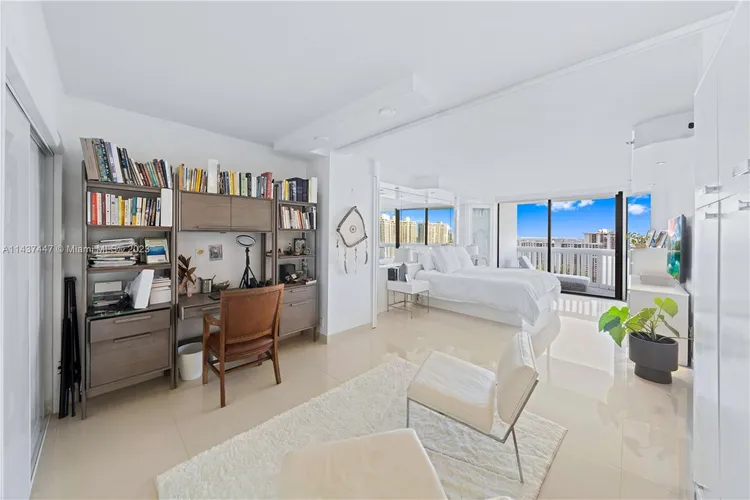 Williams Island 1000 #2504 image #10