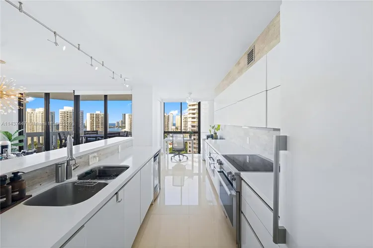 Williams Island 1000 #2504 image #15