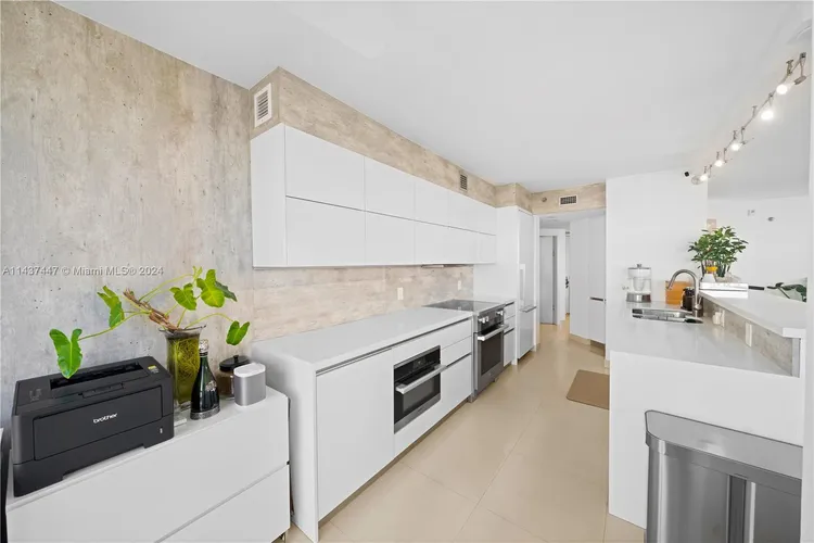 Williams Island 1000 #2504 image #16