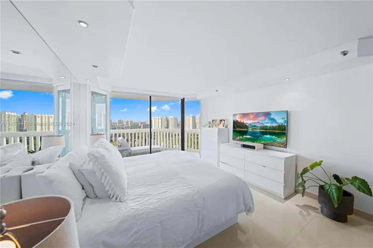 Williams Island 1000 #2504 image #8