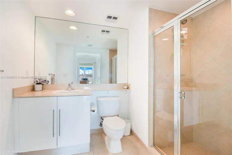 One Miami #1909 image #11