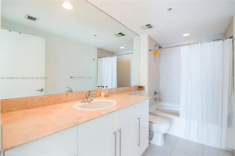 One Miami #1909 image #9