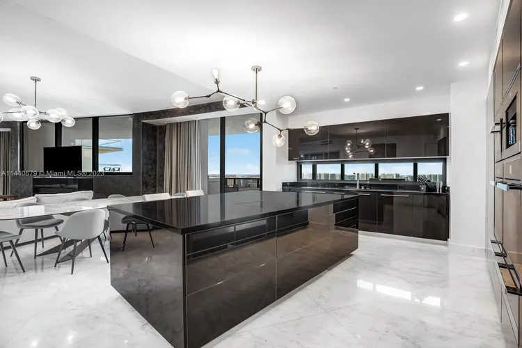 Porsche Design Tower #2803 image #10