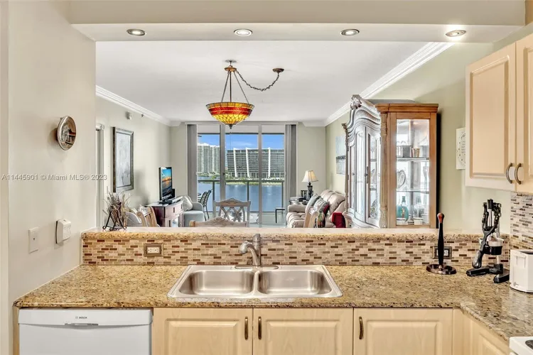 Marina Bay Club #1106 image #7