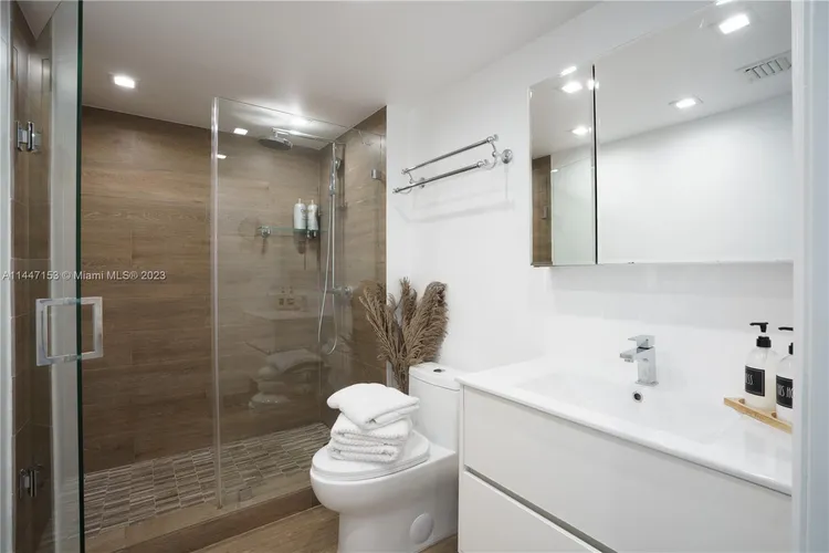 Yacht Club at Portofino #2306 image #7