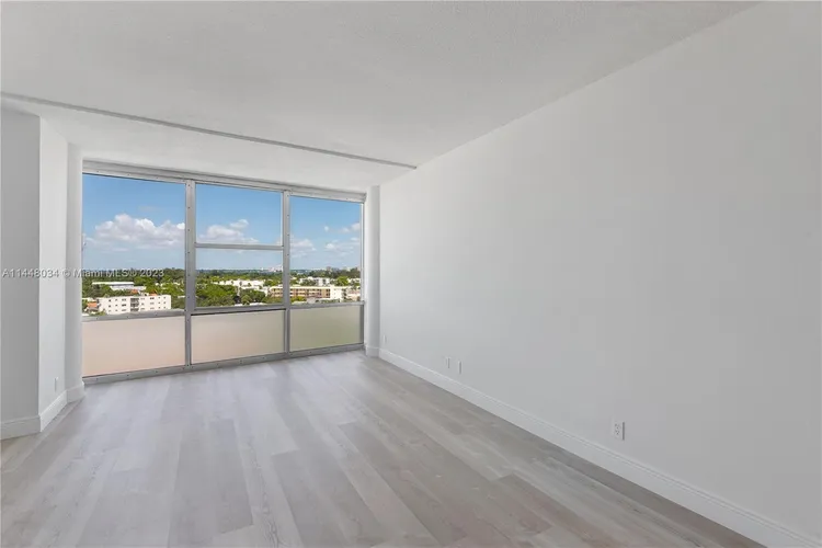 King Cole #917 image #10