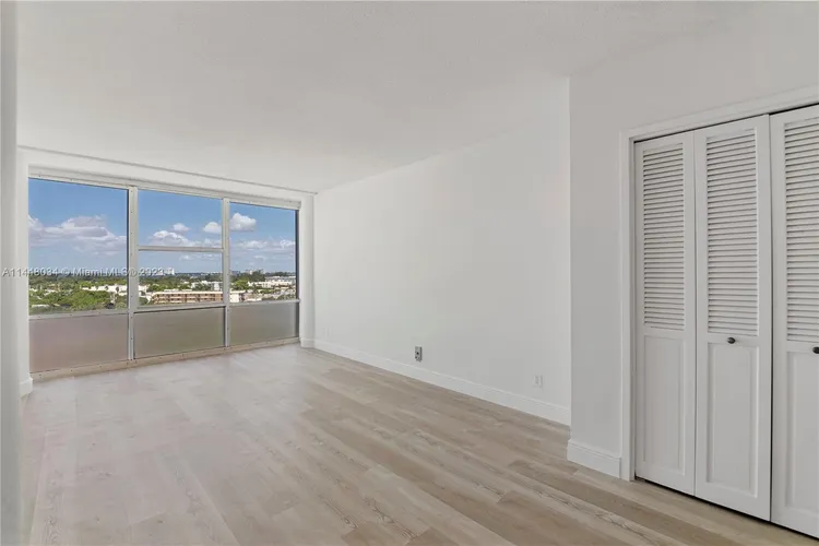 King Cole #917 image #12