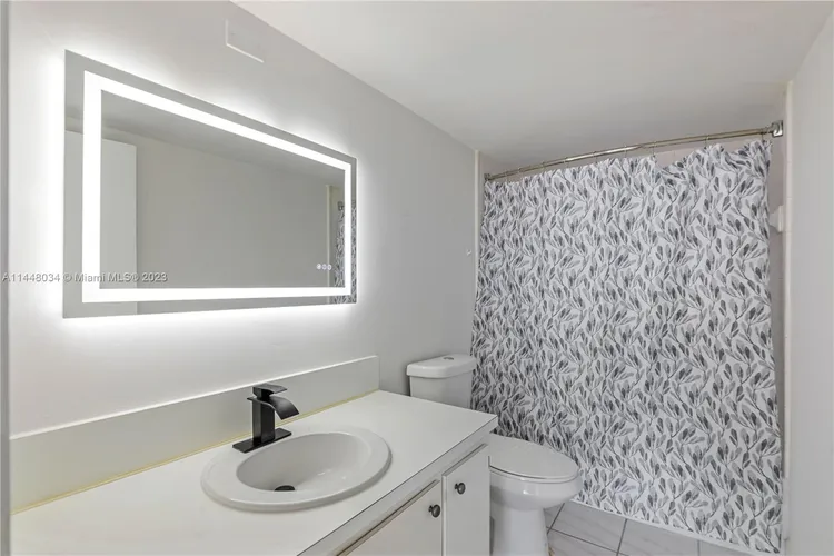 King Cole #917 image #15