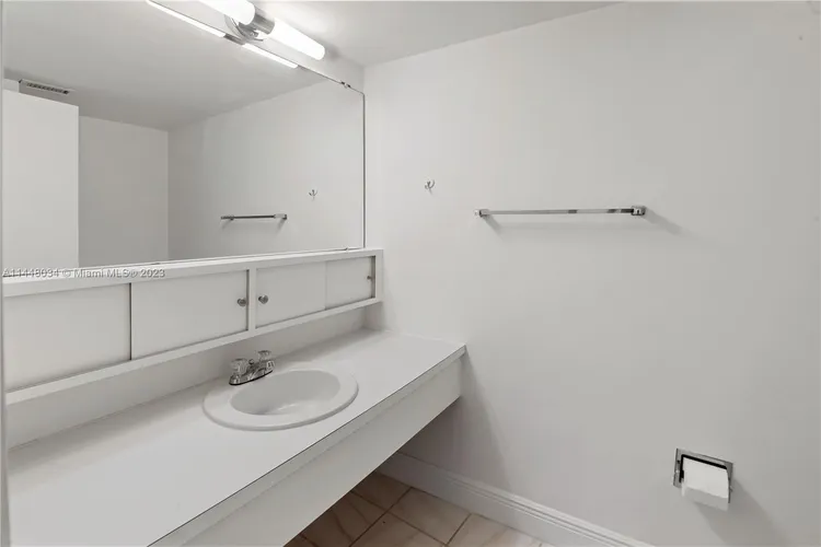 King Cole #917 image #21