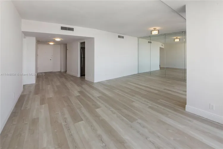 King Cole #917 image #8