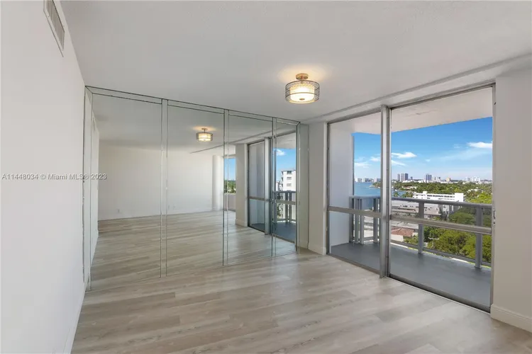 King Cole #917 image #9