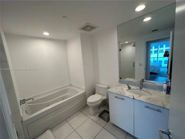 500 Brickell #2908 image #10