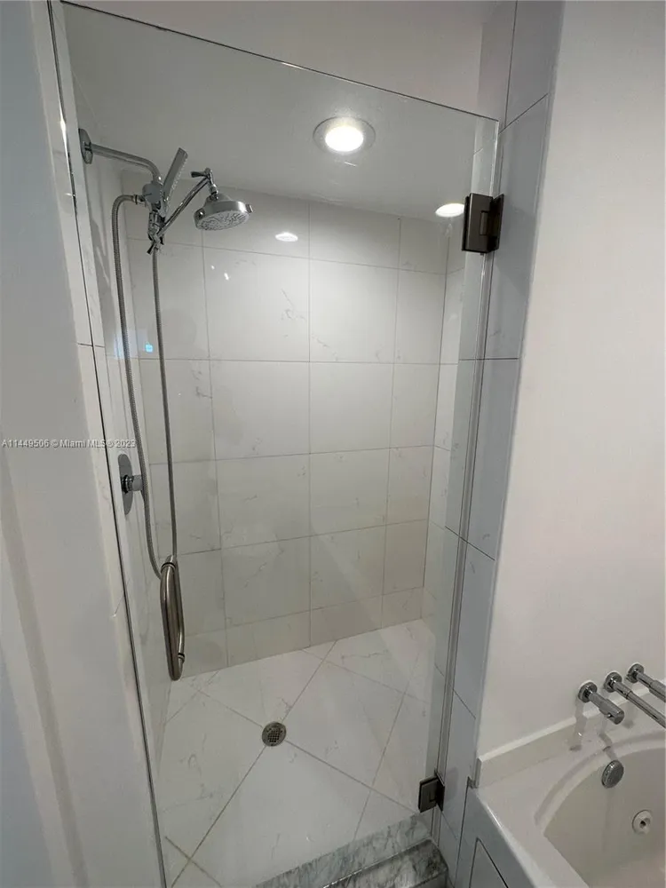 500 Brickell #2908 image #9