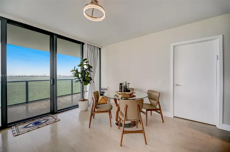 One Paraiso #1506 image #7