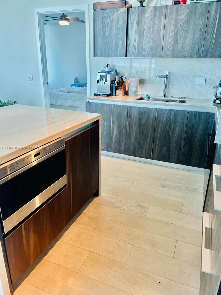 One Paraiso #1506 image #9