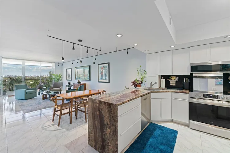 Champlain Towers East #11E image #10