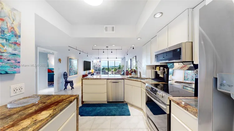 Champlain Towers East #11E image #11