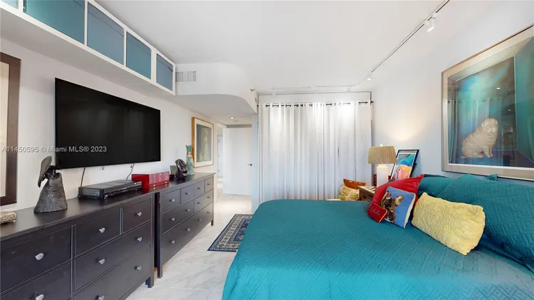 Champlain Towers East #11E image #16