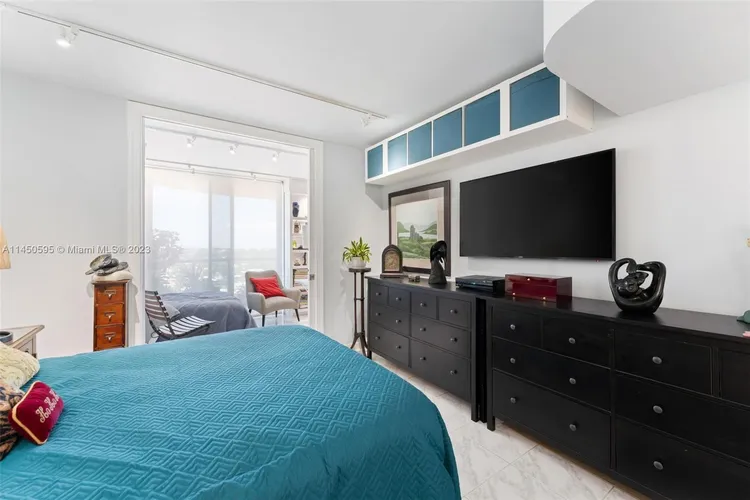 Champlain Towers East #11E image #21