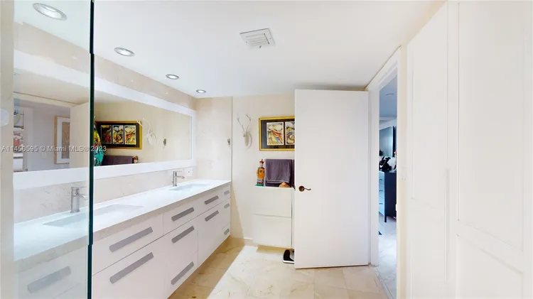 Champlain Towers East #11E image #28