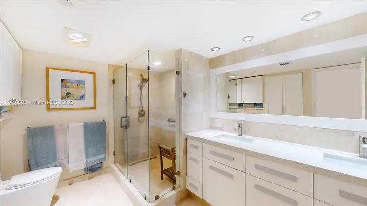 Champlain Towers East #11E image #29