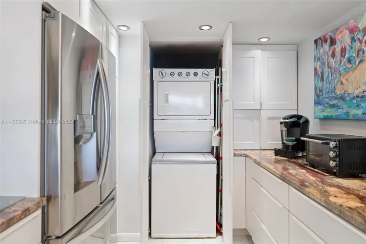 Champlain Towers East #11E image #38