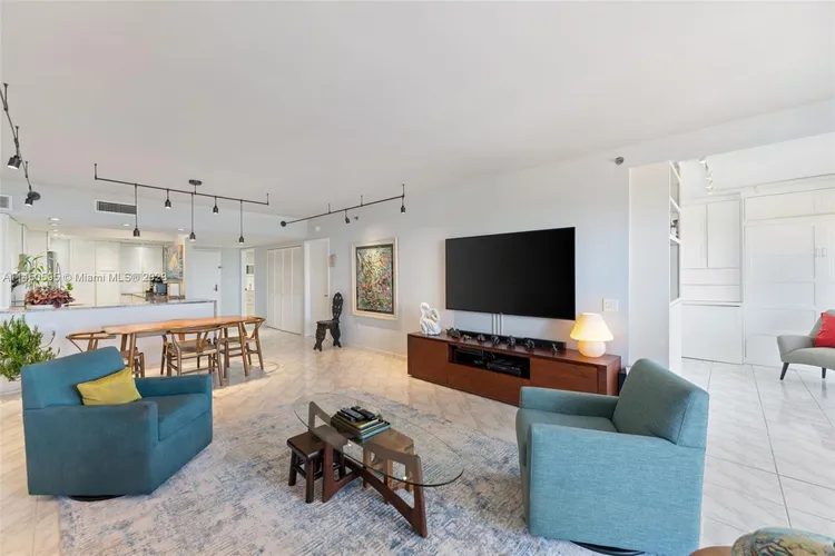 Champlain Towers East #11E image #6