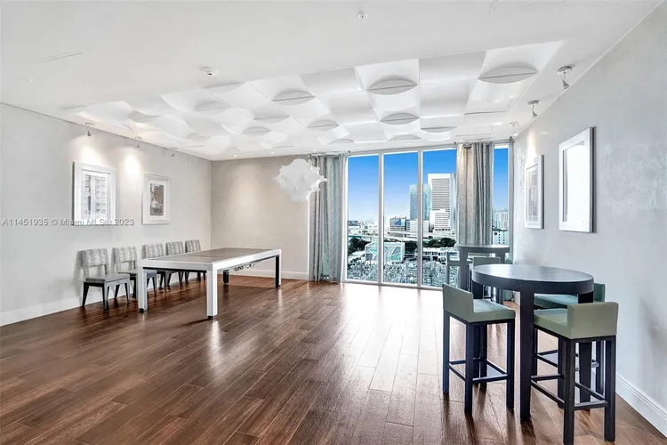 Latitude #1708 image #12