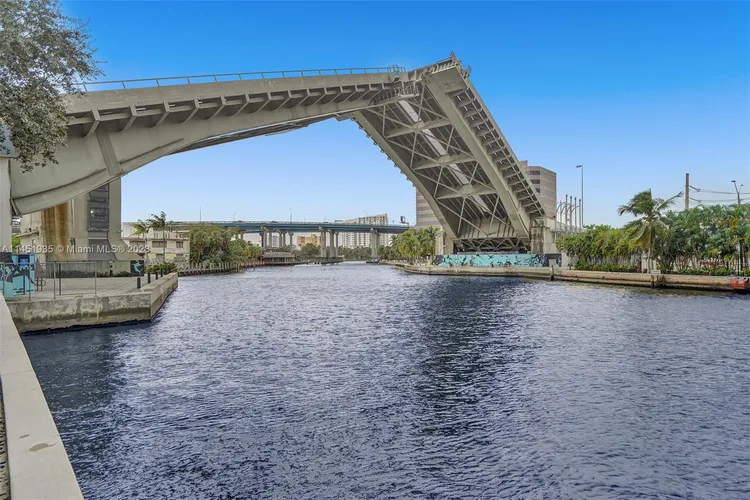 Latitude #1708 image #15