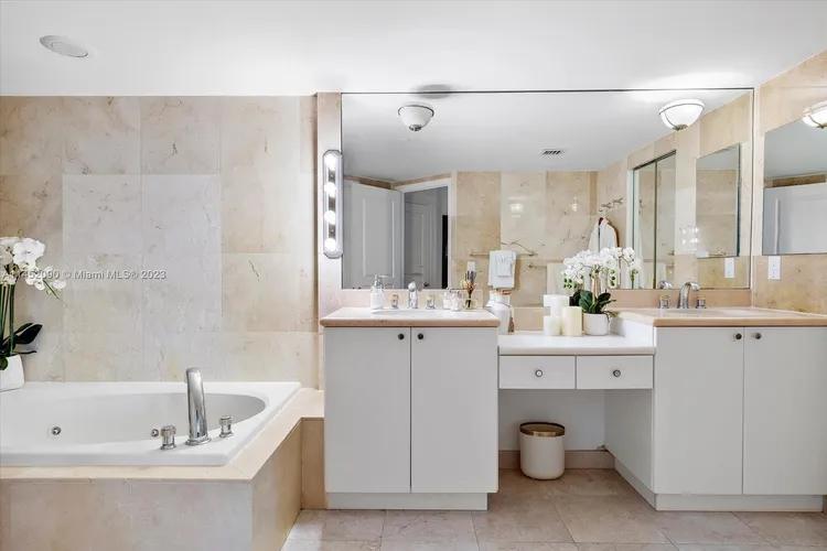 Mirage #9J image #20