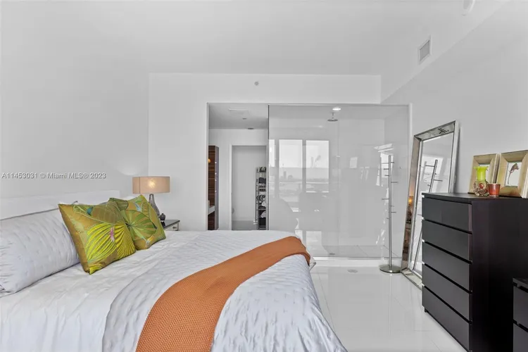 Paramount Bay #3305 image #16