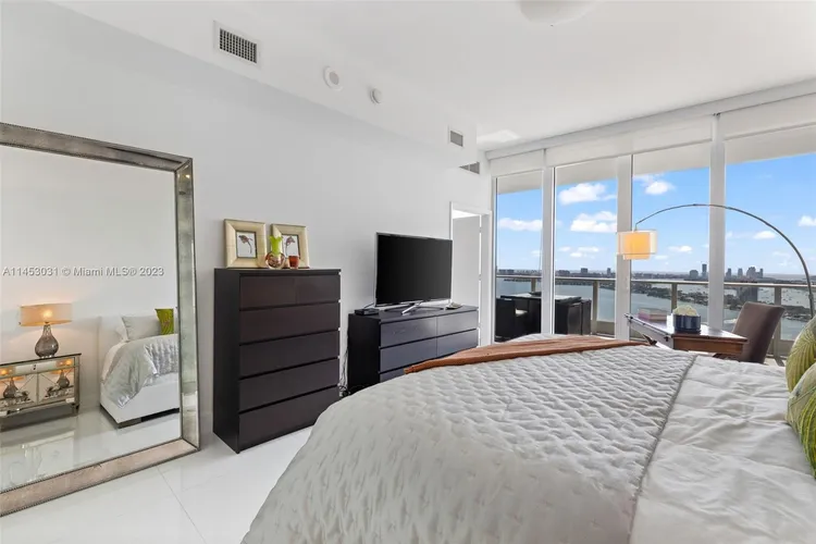 Paramount Bay #3305 image #18