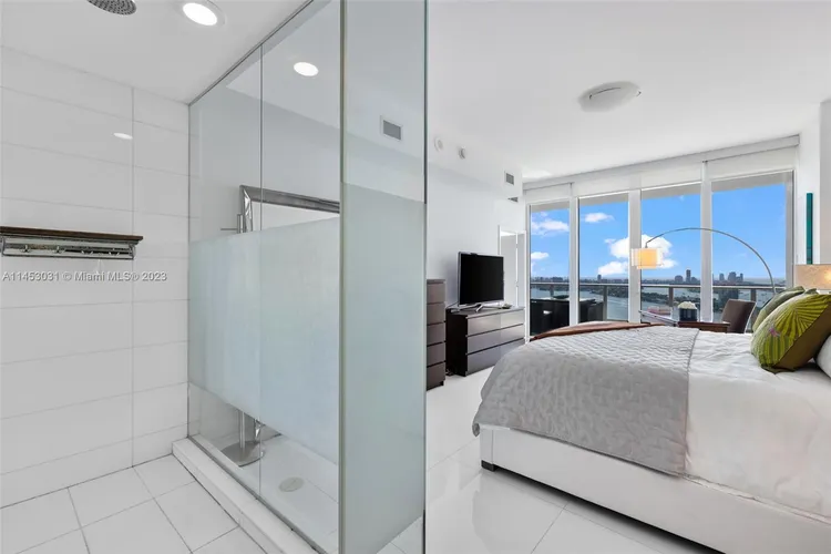 Paramount Bay #3305 image #19
