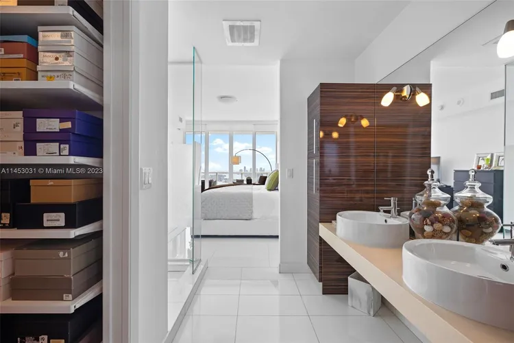 Paramount Bay #3305 image #24