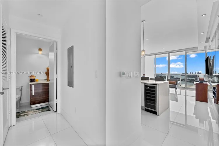 Paramount Bay #3305 image #29