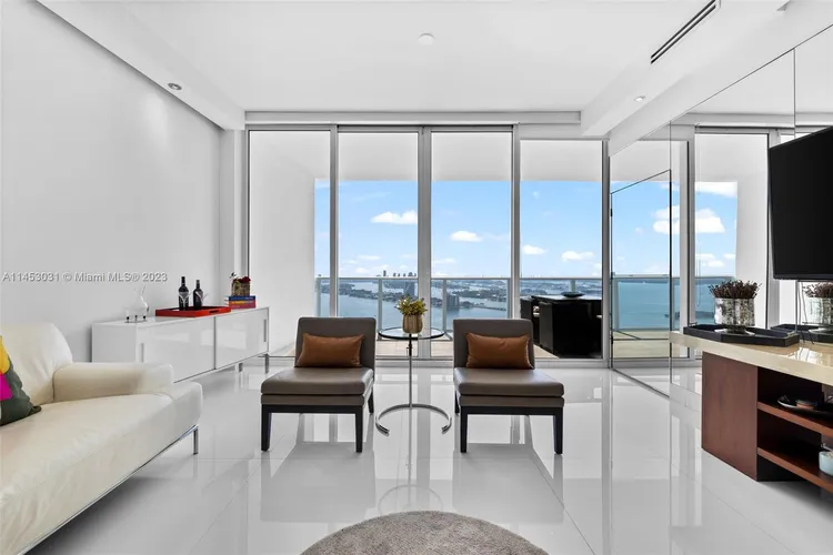 Paramount Bay #3305 image #9