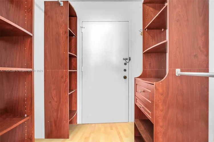 Commodore Plaza - Century #504 image #14