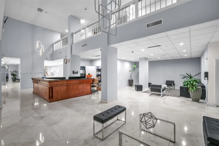 Commodore Plaza - Century #504 image #26