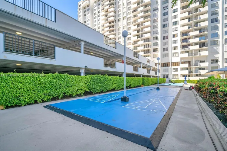 Commodore Plaza - Century #504 image #31