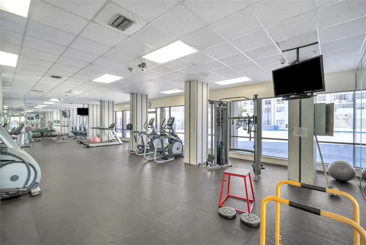 Commodore Plaza - Century #504 image #36