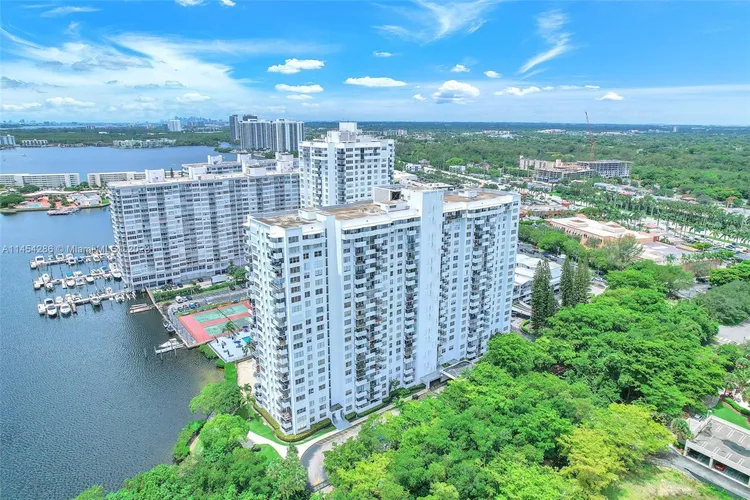 Commodore Plaza - Century #504 image #42